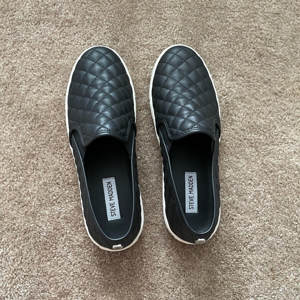 Ecentrcq Black Sneakers